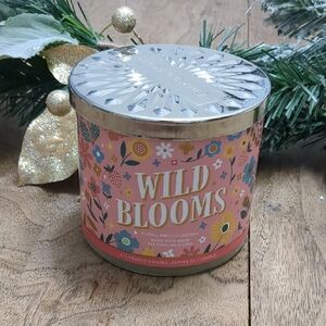 Wild Blooms Scented Candle - Pinoral Design